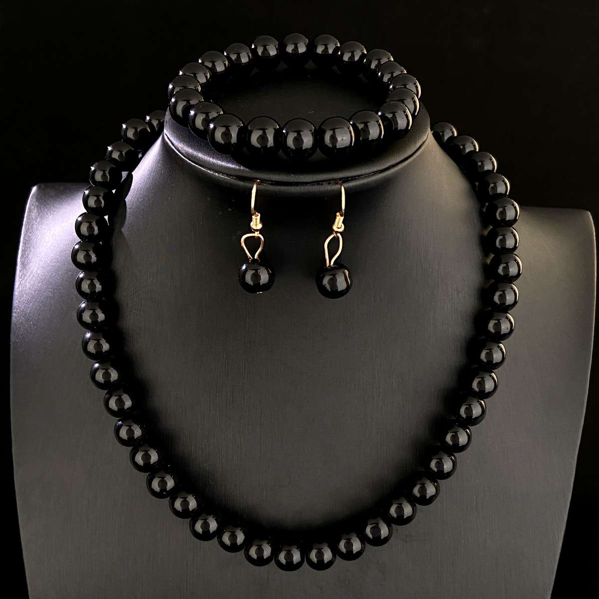 White Pearl Jewelry Set for Women in Pakistan - Image 9