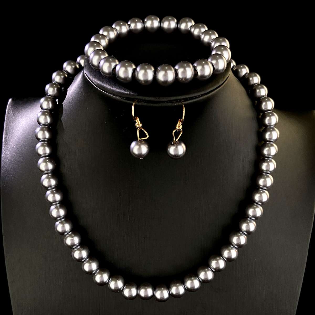 White Pearl Jewelry Set for Women in Pakistan - Image 10