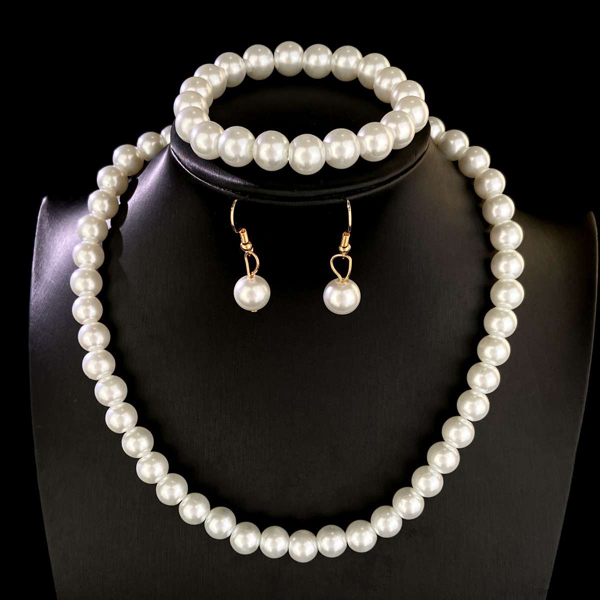 White Pearl Jewelry Set for Women in Pakistan - Image 4