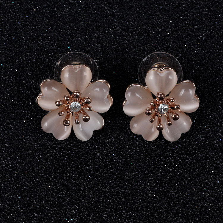 Flower Necklace & Earrings Set for Pakistani Women - Image 3