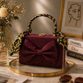 Maroon Bow Handbag Gold – Stylish Women’s Crossbody Bag
